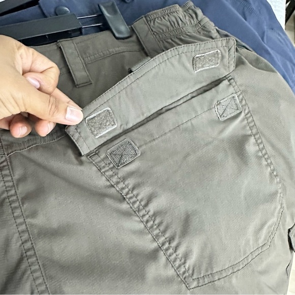 L.L. Bean Men's XL Cargo Pants Patch Secured zipper Pocket Elastic Waist - Picture 6 of 12